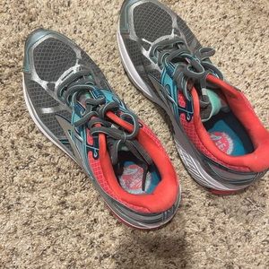Brand new Brooks tennis shoes size 9